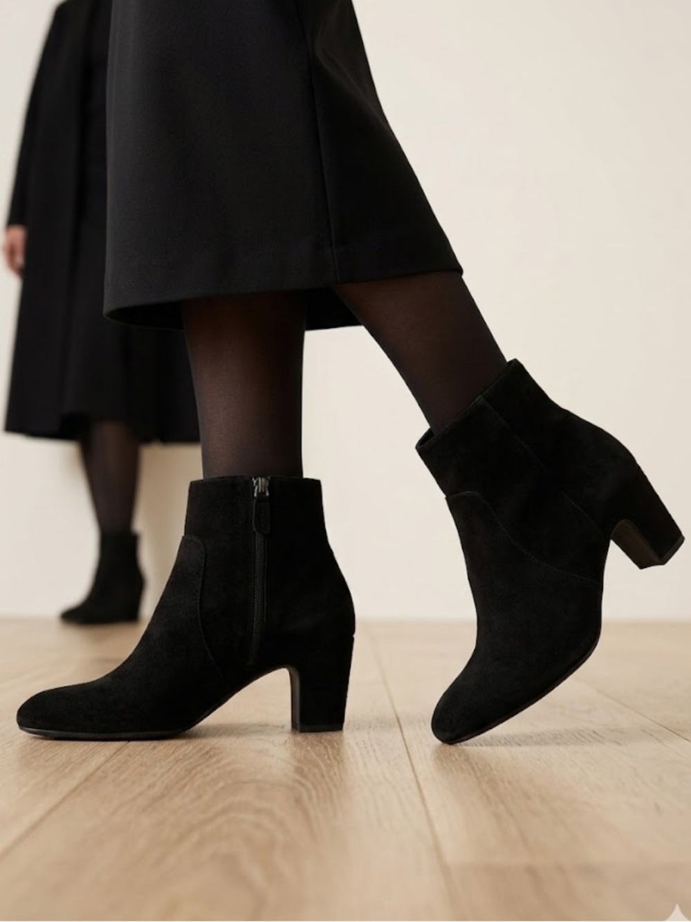 Eileen Fisher Black Suede Ankle Booties Side Zip Block Heel Size 8